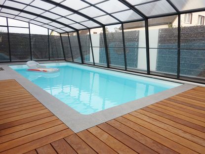 Professionelle Schwimmbadüberdachung von Alupol